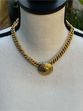 Vintage Chanel 31 Rue Cambon Paris Round Pendent Choker Chain Link Gold Necklace